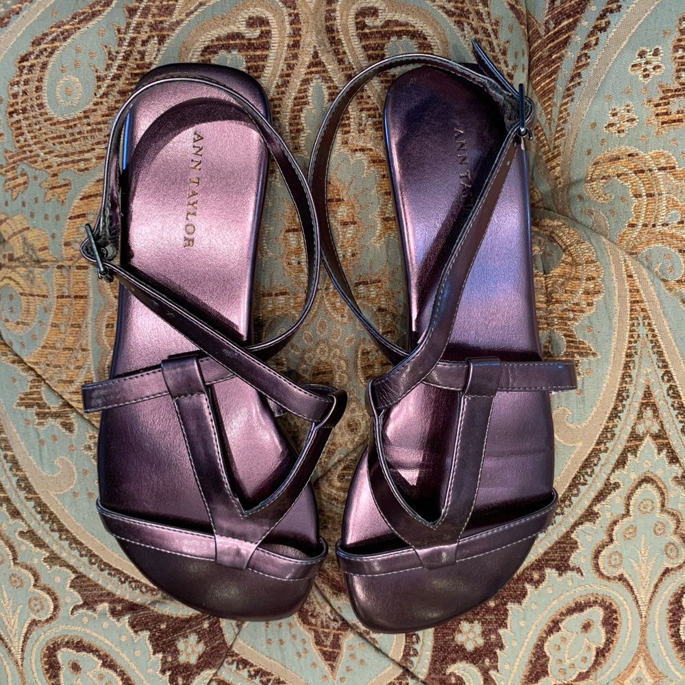 Flat leather sandals